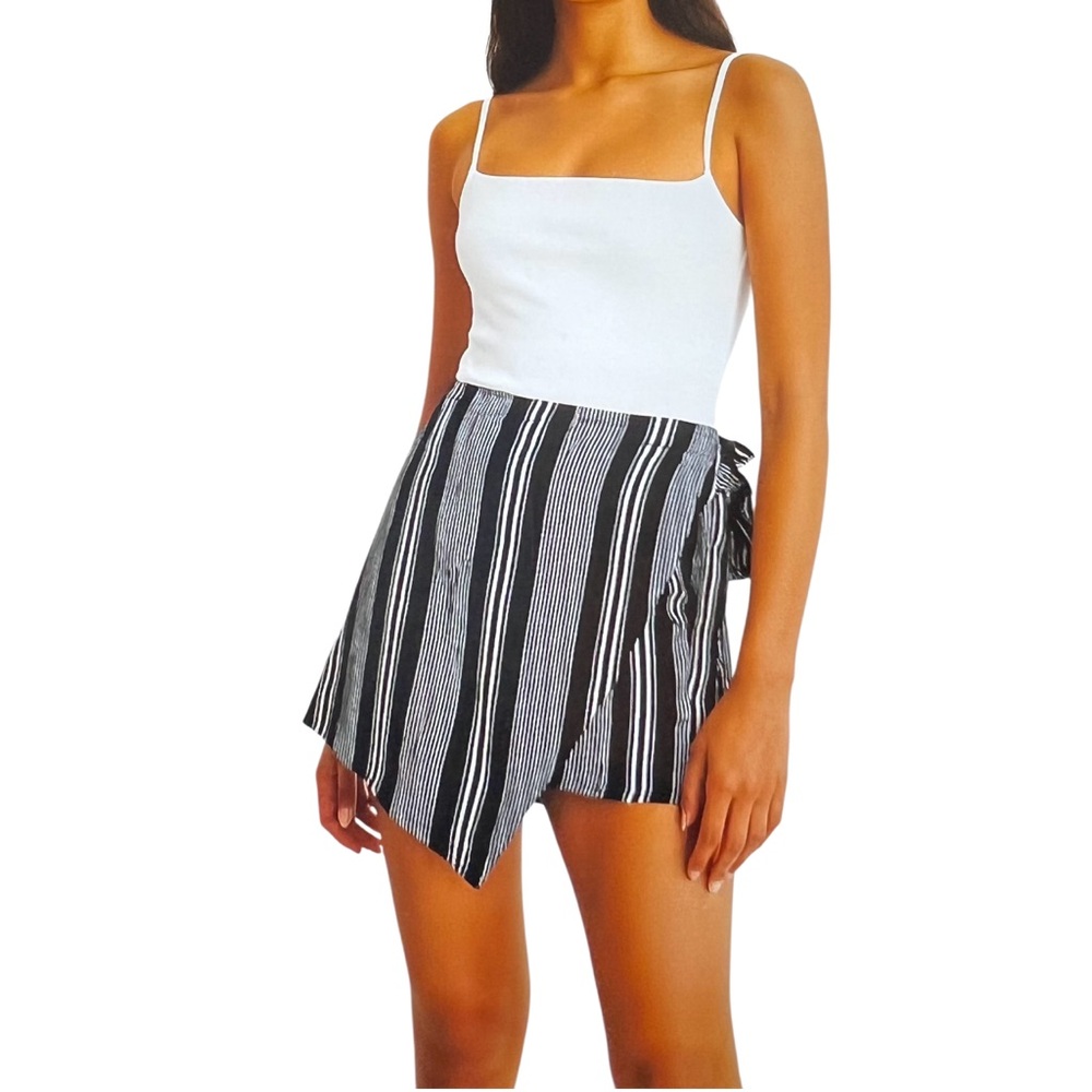 Forever 21 Black and White Striped Skort
